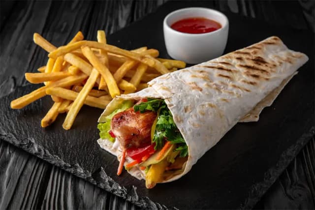 Ile kalorii ma kebab na talerzu z frytkami? Zaskakujące fakty!