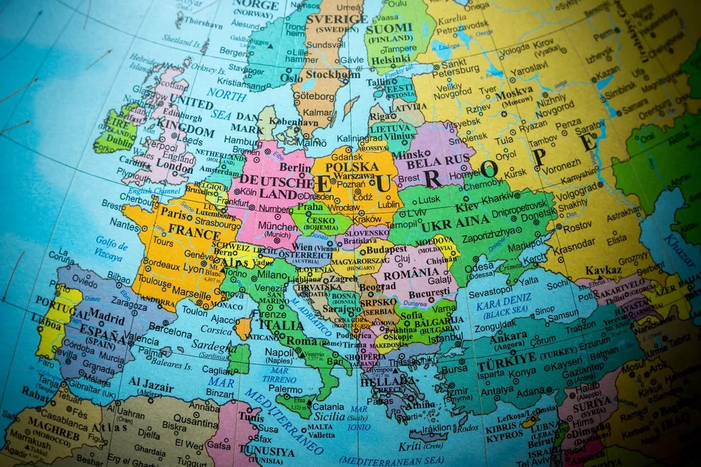 W jakim kraju można mieć najwięcej promili? Zaskakujące limity alkoholu na świecie