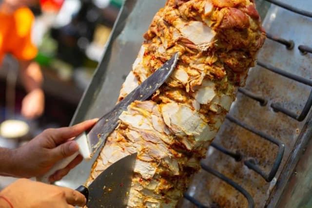 Ile kcal ma kebab z kurczakiem? Sprawdź, czy warto go jeść!