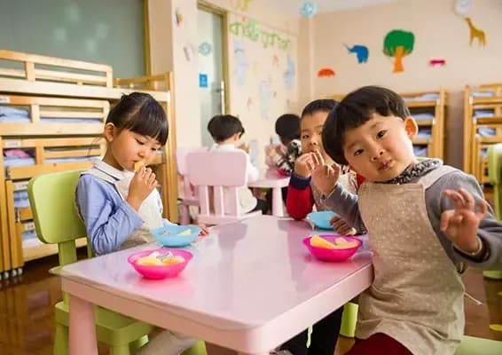 Jak biura podróży liczą wiek dziecka i co to oznacza dla ceny?