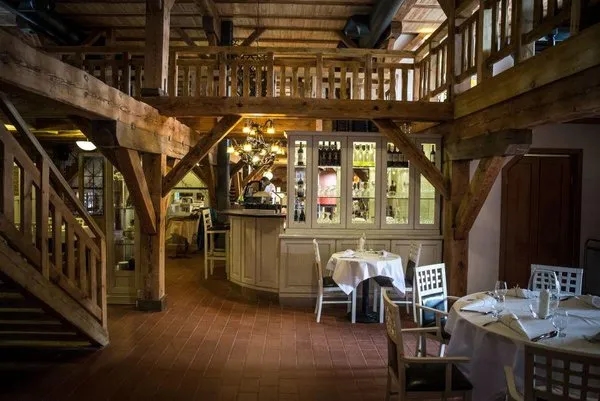 Gdzie zjeść w Gnieźnie? Odkryj najlepsze restauracje na każdą okazję