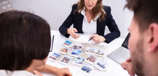 Ile zarabia właściciel biura podróży? Odkryj zaskakujące fakty!