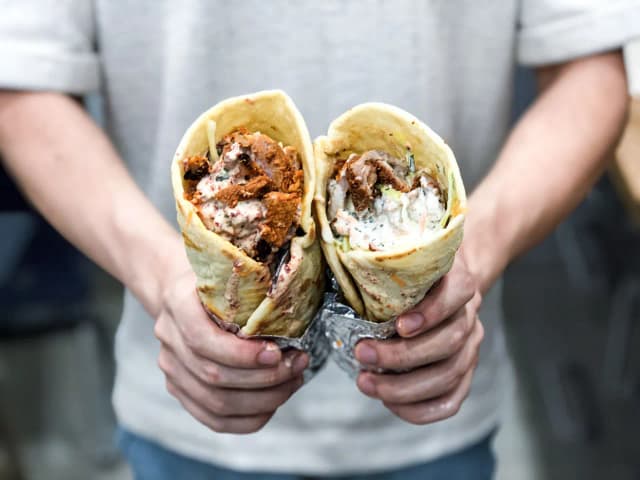 Z czego jest kebab? Składniki, sekrety i różnice w przygotowaniu